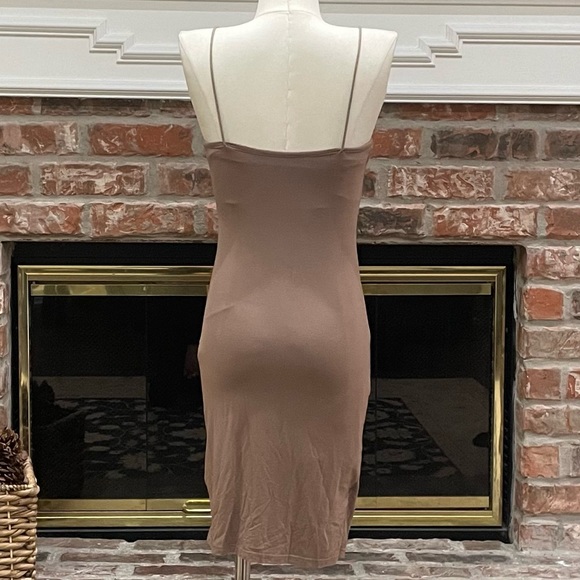 Tan slim fitting spaghetti strap dress / XS / Excellent condition - Picture 5 of 12